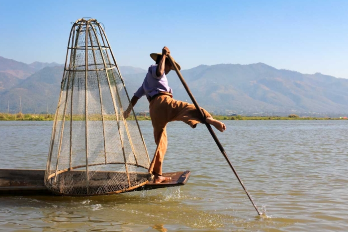 One legged-rowing at Inle Lake