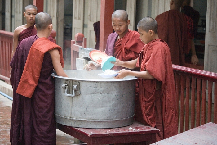 One of the largest monasteries - Mahaganthayon