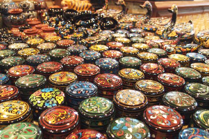 Buying Lacquerware in Yangon