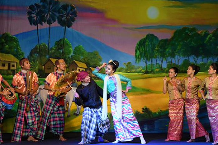 Traditional U Shwe Yoe & Daw Moe Dance