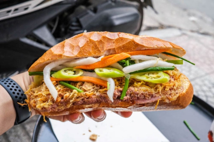 B&aacute;nh m&igrave; Sai Gon is a local specialty loved by travelers from around the world