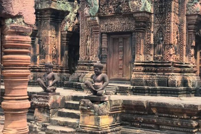The carvings of Banteay Srei 