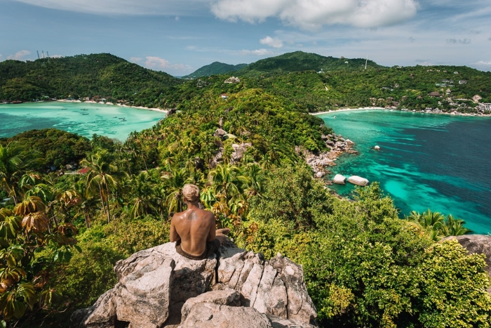 Climb up to John Suwan Viewpoint