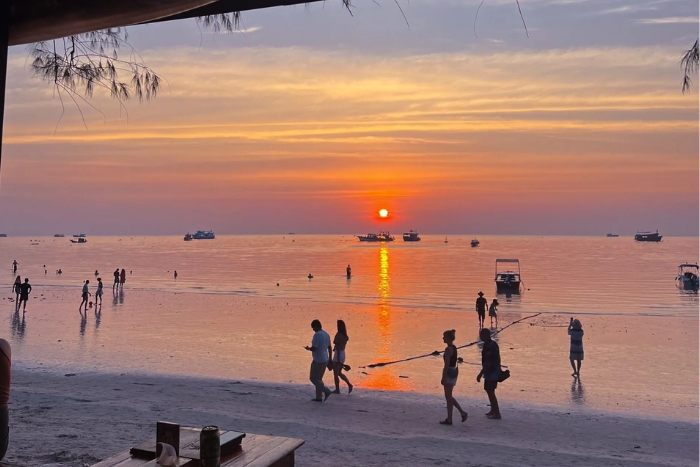 Sairee Beach at dusk – A highlight of my 3-week trip in Thailand