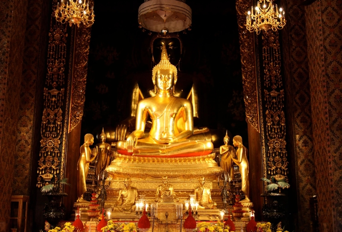 Wat Bowonniwe - The combination in architecture of Thai and Chinese elements