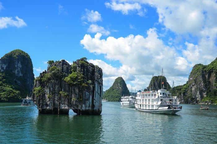Halong Bay – A must on the Thailand Cambodia Vietnam 3 weeks trip