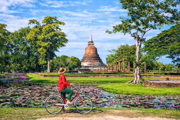Cycling in the countryside of Ayutthaya, between calm and authenticity