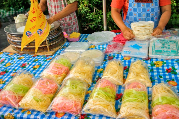 A gourmet break with Roti Sai Mai at the Ayutthaya night market