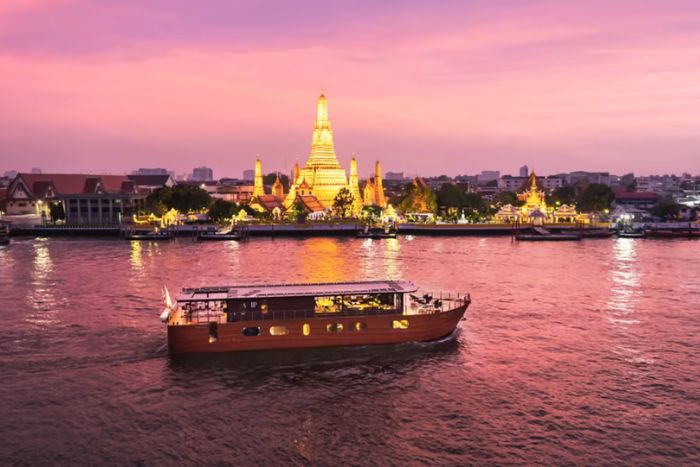 Cruise along the Chao Phraya River between Ayutthaya and Bangkok