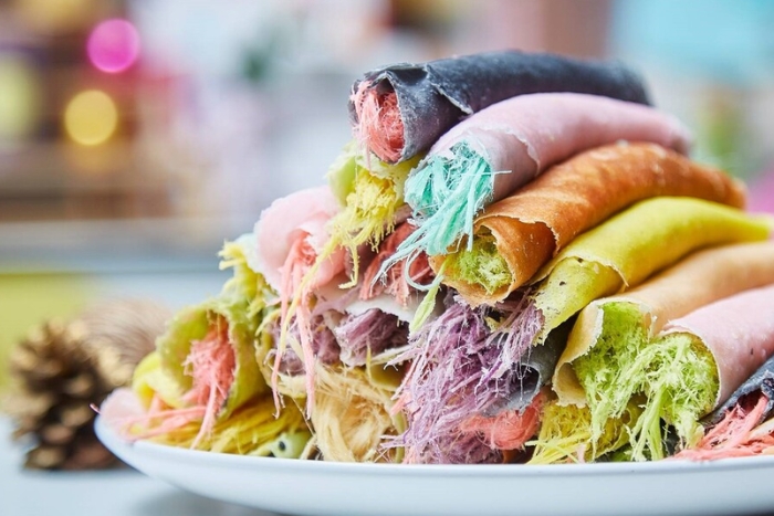 Roti Sai Mai, one of the best specialties in Ayutthaya