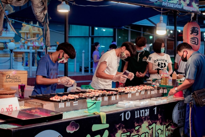 The atmosphere at the local market of Ayutthaya