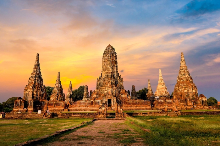 What to do in Ayutthaya when it rains? Explore covered temples and ruins