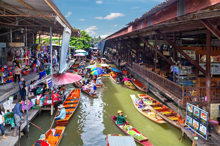 Damnoen Saduak floating market - A must-do activity in Bangkok in 5 days
