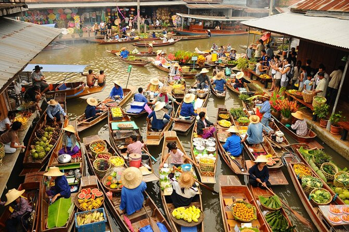 Damnoen Saduak floating market