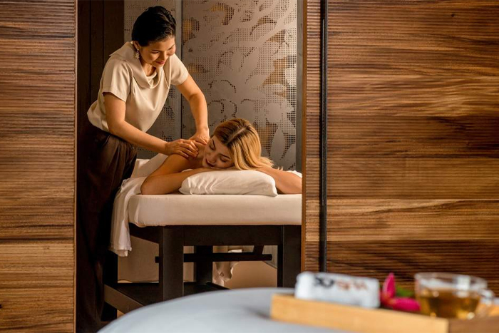 Relaxing time with girlfriends in a Thai spa