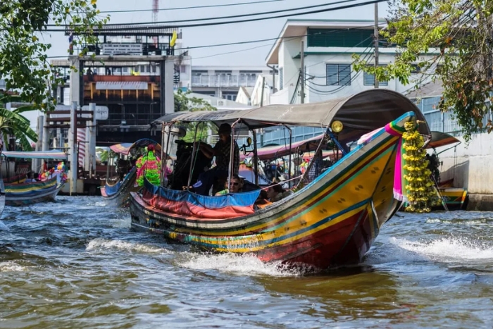 Why take a boat tour on the Bangkok klongs? 