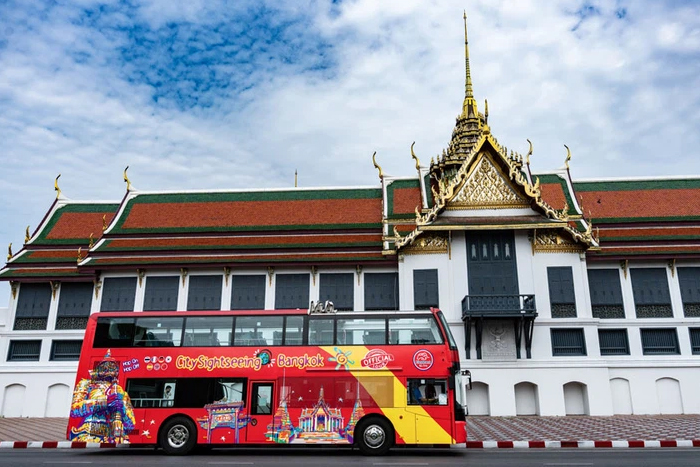 Hop-on hop-off Bangkok by bus 