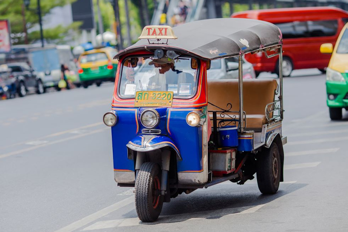 Tuk-tuk in Bangkok - How to travel around Bangkok in a tuk-tuk?