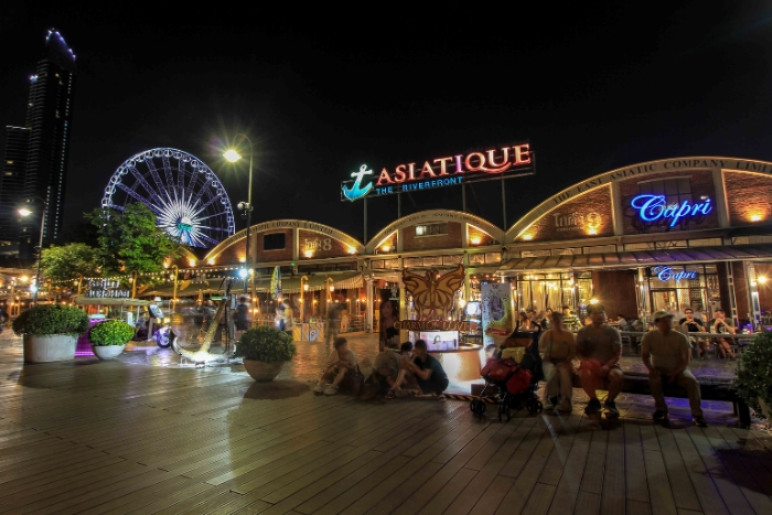 Asiatique The Riverfront: One of the Best Bangkok Night Things to Do by the River