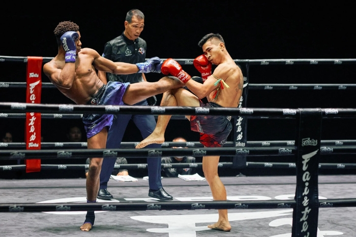 Muay Thai fight at Lumpinee Boxing Stadium
