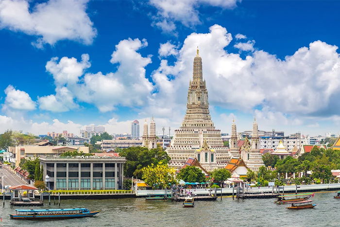 How to get to Wat Arun temple?