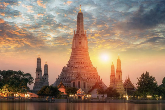 Where to stay near Wat Arun Bangkok ?
