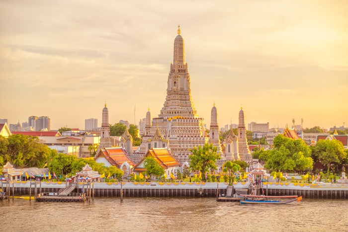 Wat Arun's orientation toward the Chao Phraya River 
