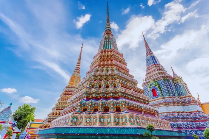 Admire the architecture of Wat Pho