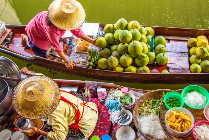 Damnoen Saduak floating market 
