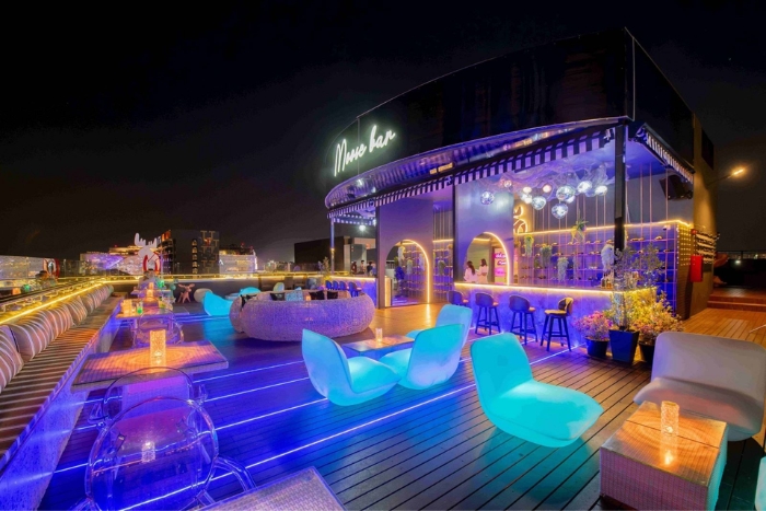 Doi Suthep View and Cocktails at Moose Rooftop – Gentle Nightlife in Chiang Mai