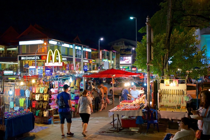 Chiang Mai Night Bazaar: What to do in the evening in Chiang Mai between shopping and street food