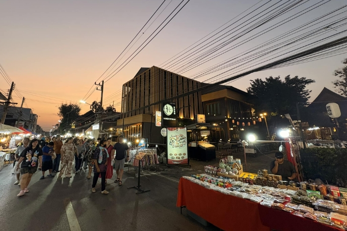 Nightlife in Chiang Mai: Wualai Saturday Night Market not to be missed