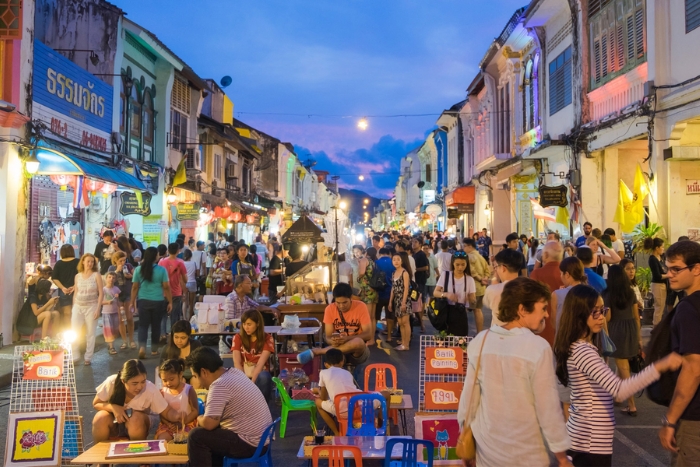 Sunday Walking Street: Immersion in Chiang Mai's Nightlife