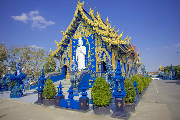 Blue Temple (Wat Rong Suea Ten) in Chiang Rai