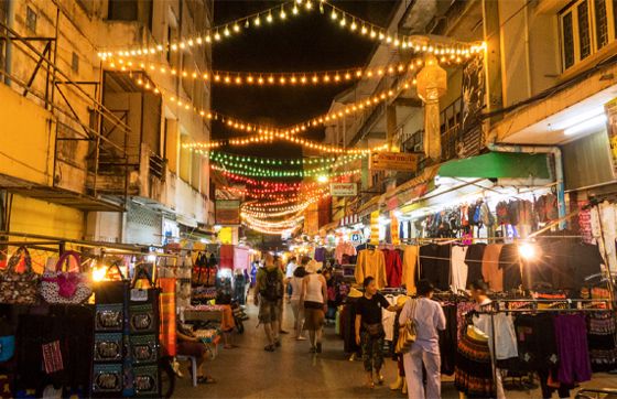 Where To Go In Chiang Rai In The Evening? Discover Chiang Rai Night Bazaar