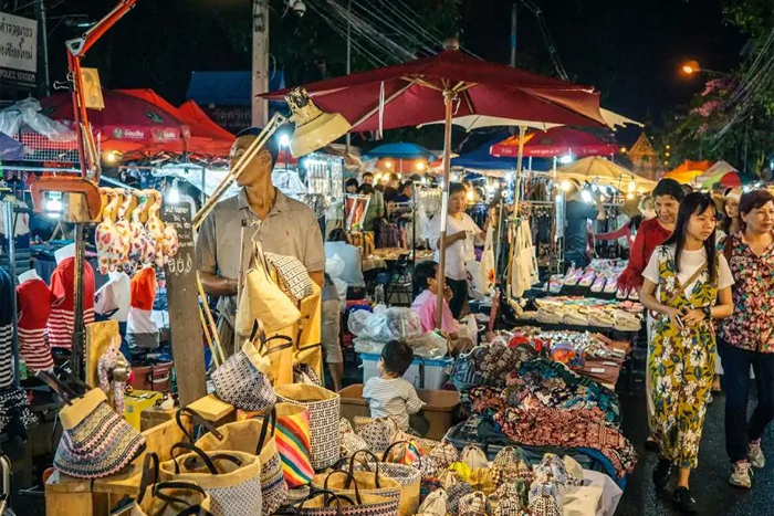 Explore Chiang Rai Night Bazaar