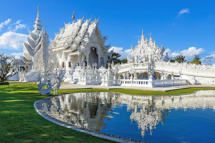 White Temple (Wat Rong Khun): must-see attraction in Chiang Rai