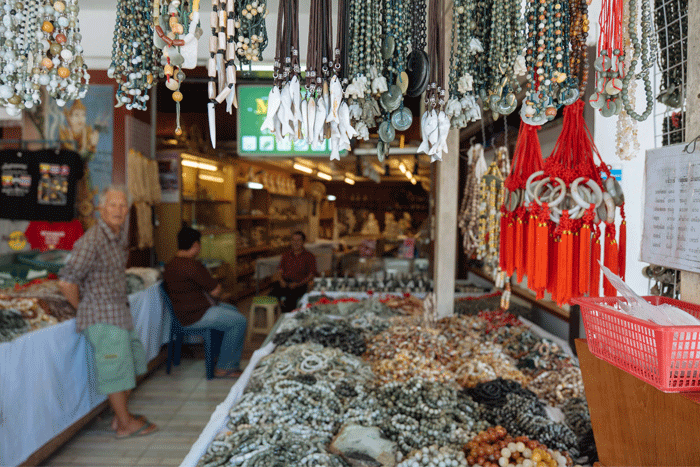 Explore the Mae Sai Border Market