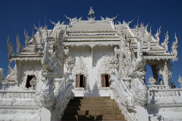 Wat Rong Khun (The White Temple) : a must-see destination in Chiang Rai