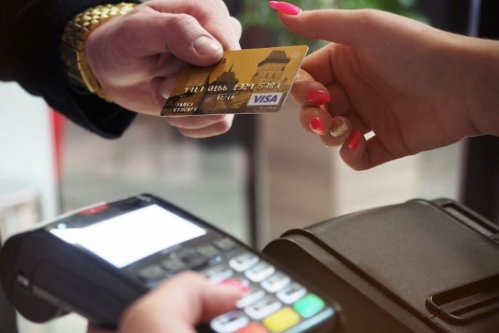 Card or cash: choosing the best payment option in Thailand