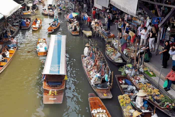 Lively capital with many activities in Thailand with children 