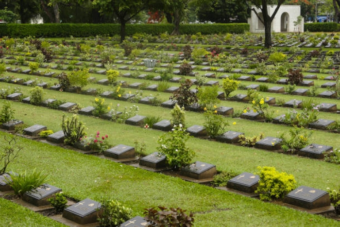 What to do in Kanchanaburi in 1 day? Visit the Kanchanaburi War Cemetery