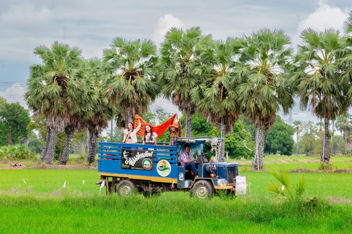 Nong Khao is a farming village situated just 12 kilometers from the center of Kanchanaburi