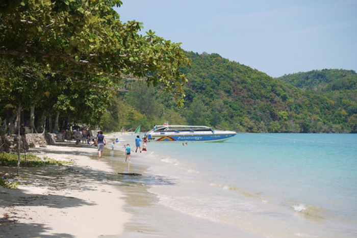 Visit Koh Yao Yai during the dry season to enjoy the quiet beaches and fresh air