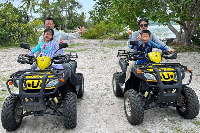 To get around Koh Yao Yai and discover this island with your family, you can rent motorbikes