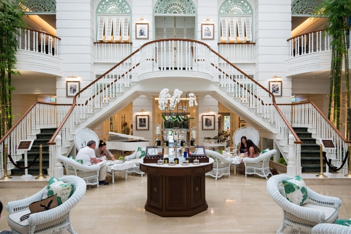 Start my 1-week luxury trip in Thailand at Authors' Lounge for tea