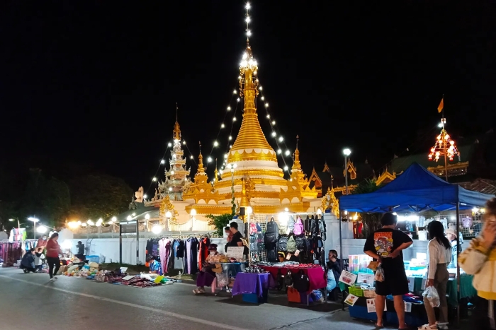 Explore Mae Hong Son night market in my Mae Hong Son 2-day trip