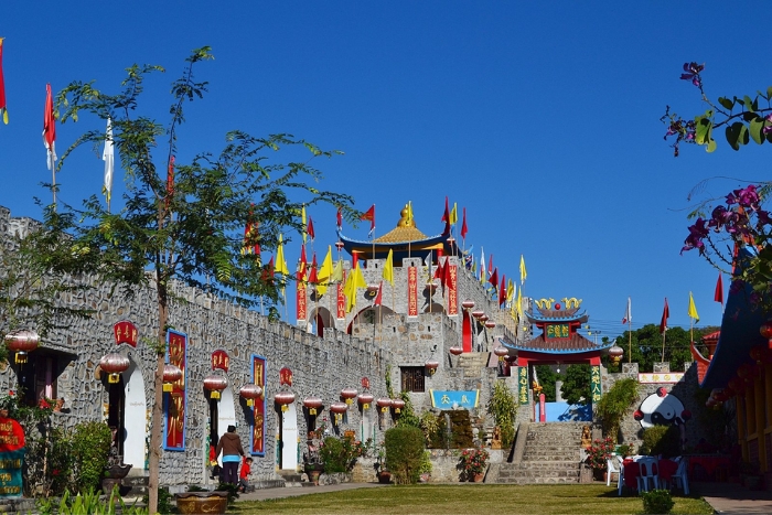 Santichon&lrm; Chinese village in Northern Thailand with family