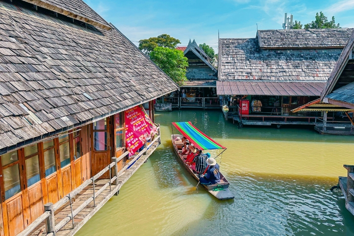 Wooden boats cruising through Pattaya Floating Market