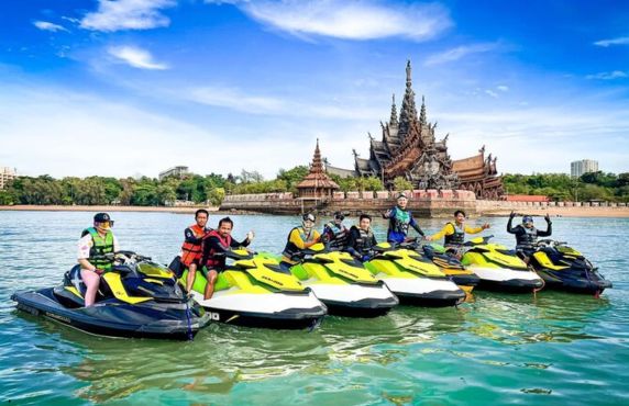 !  What to do in Pattaya in 2 days? Jet-skiing at Pattaya Beach